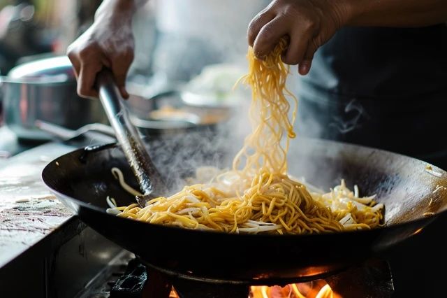 炒菜后為何不能馬上沖鐵鍋？醫(yī)生忠告：錯(cuò)誤做法或致大錯(cuò)！