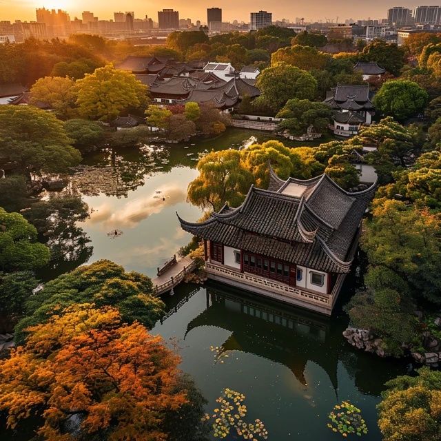 蘇州一日體驗(yàn)：聽(tīng)評(píng)彈品素面，搖櫓游園林，與錦鯉共賞，嘗遍地道美味。