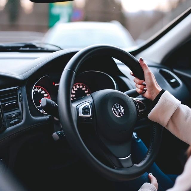 汽車安全常識(shí)大揭秘：駕車必備的行車安全指南