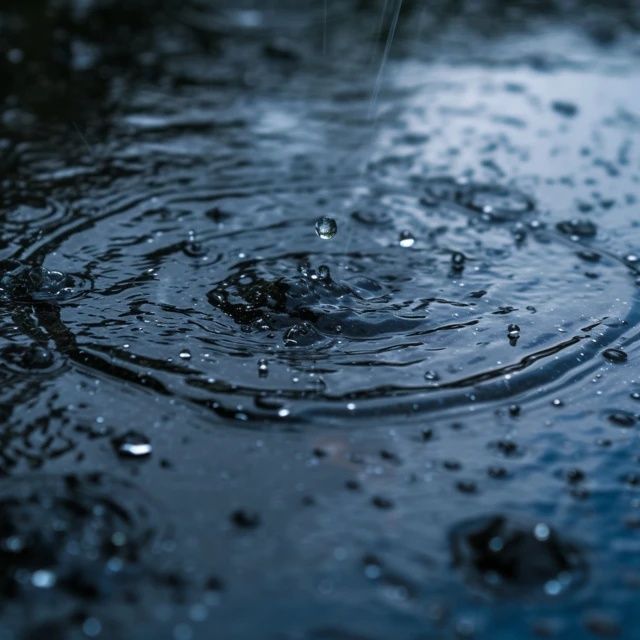 漯河氣候突變：高溫驟雨交替，今夜至26日強降雨分布預報，市民出行請注意安全與防暑