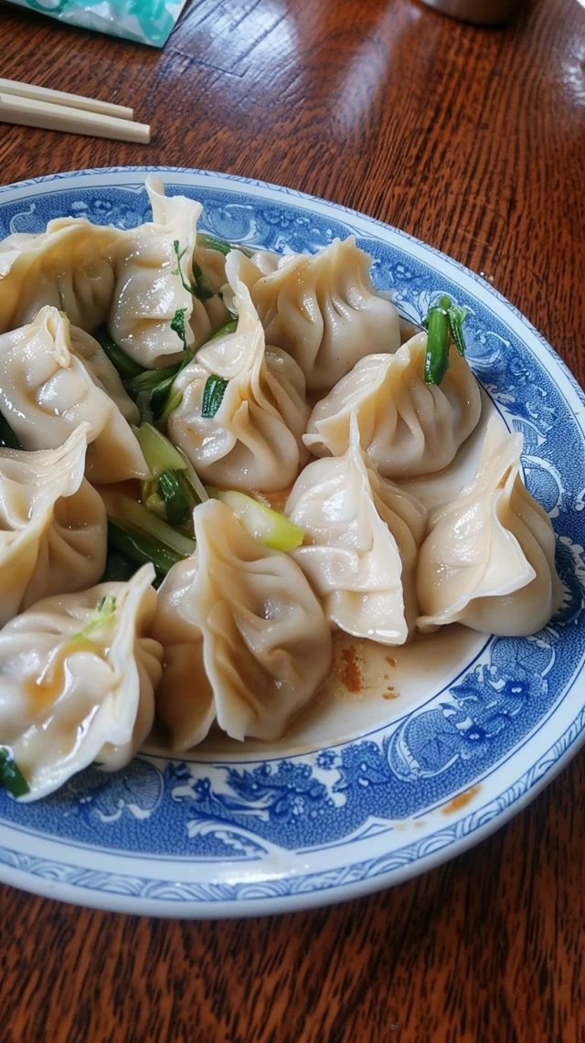 韓國(guó)大媽到中國(guó)旅游，吐槽食物重口不健康，下一秒直呼真香！