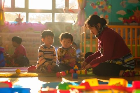 小胖的食堂合照哲學(xué):尋找日常生活的歡笑與溫馨
