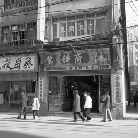 漪汾街吾悅廣場開業(yè)盛況人山人海，排隊等位，露天小吃街成解圍之地！