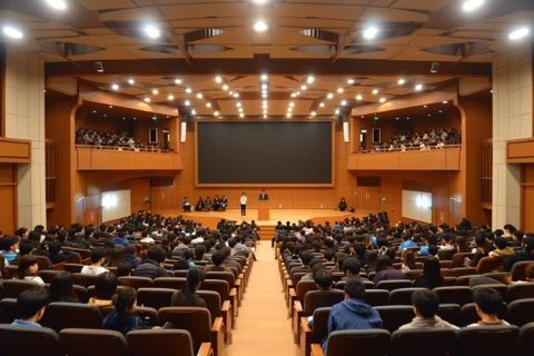 湖南工商大學(xué)舉辦畢業(yè)季美食活動(dòng)為畢業(yè)生送別