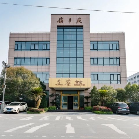全國(guó)首家來(lái)伊份倉(cāng)儲(chǔ)會(huì)員店落地上海松江！2500平巨型倉(cāng)庫(kù)開業(yè)。