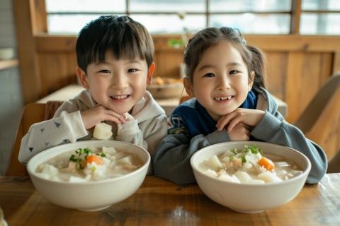 震驚！看看中國貧困山區(qū)的孩子們每天吃什么？再看看外國留學生！