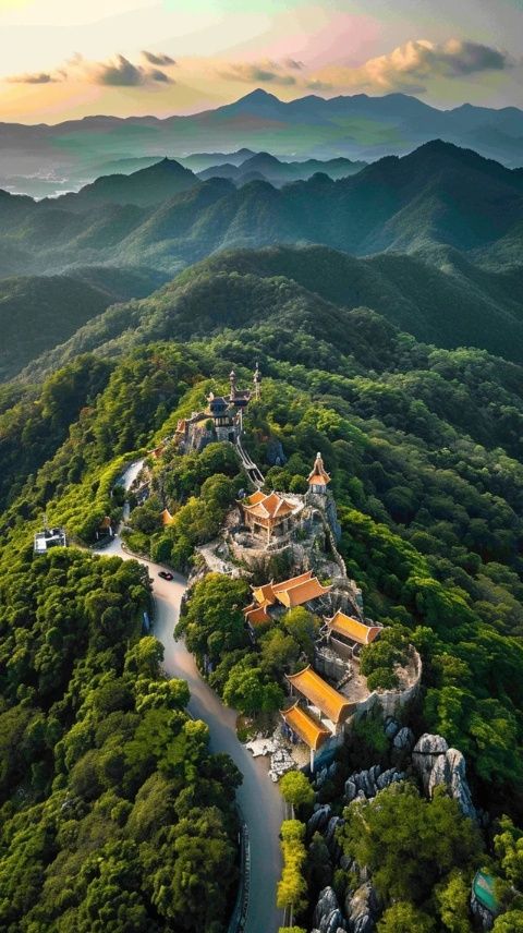 衡山是中國五岳之一，也是著名的道教和佛教圣地，以下是一份衡山旅游攻略