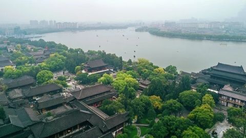 旅行無錫太湖之行，泛舟湖上，看落日余暉下的江南風(fēng)光
