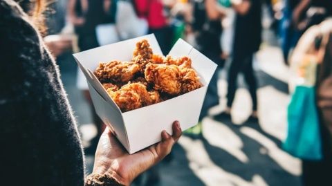 一次購買炸肉的經(jīng)歷引發(fā)的思考：傳統(tǒng)美食與市場競爭的變化