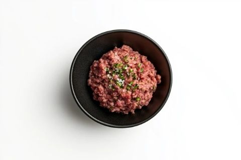 調(diào)整絞肉機(jī)音量至低檔，自制家鄉(xiāng)風(fēng)味扁肉，兼顧美味與寧靜