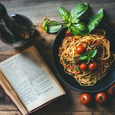 美食朋友圈必備文案：直面大腿挑戰(zhàn)小腹、吃飯比思想更重要、生活要有希望和充實(shí)...