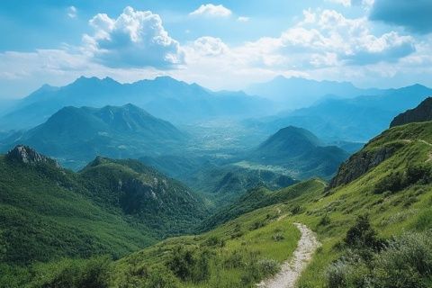鞍山市東南的千山風景區(qū),國家級5A景區(qū),千山風景區(qū)占地面積大