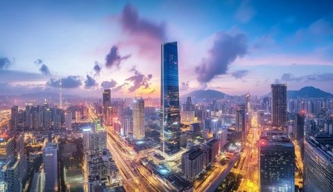深圳是一座充滿活力的現(xiàn)代化城市，擁有豐富的旅游資源和多樣的活動選擇