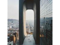 甲秀樓，位于貴州省貴陽市南明區(qū)翠微巷8號(hào)，是貴陽市的標(biāo)志性建筑之一