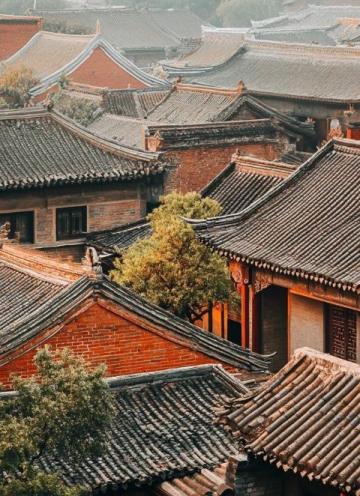 探索鳴鶴古鎮(zhèn)：感受商業(yè)化氛圍下的文化與美食之旅