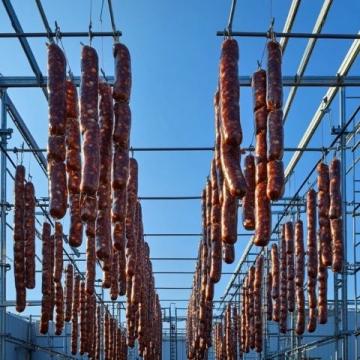 冬日曬制臘肉香腸：傳承美味，時尚潮流興起
