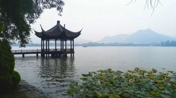 普陀山作為中國(guó)著名的佛教圣地和旅游勝地，每年吸引著大量游客前來(lái)朝圣和游玩,然而