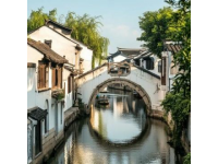 蘇州旅游景點及美食推薦：拙政園、平江路、小七里山塘街、寒山寺和周莊古鎮(zhèn)等景點，蘇式湯面、松鼠鱸魚、得月樓等美食
