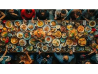 中國航母生活揭秘6餐豐盛飯菜，八大菜系供應(yīng)，當(dāng)兵體驗(yàn)何其爽