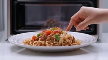 如何巧妙利用微波爐提升廚房效率？