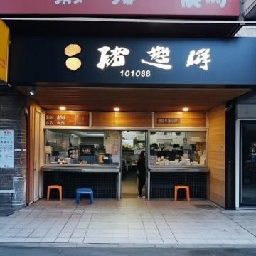 為什么胖東來的門店顧客絡(luò)繹不絕？