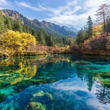 四川九寨溝黃龍景區(qū)：自然與文化的完美融合旅游勝地