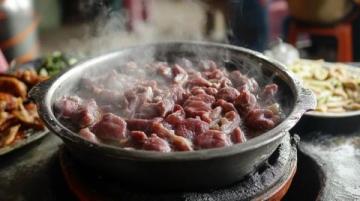 古城味覺(jué)傳奇：神木羊雜碎與鹵肉夾干酪的美食故事