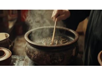臉盆碗大份量過橋米線，傳承百年蒙自佳肴秘制