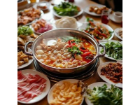 江西美食以其獨(dú)特的風(fēng)味和豐富的種類而聞名，以下是一些代表性的江西美食