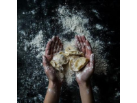 輕松學(xué)會(huì)在家做美味小籠包：方便簡單，家庭必備美食秘籍！
