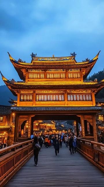 山城魅力:重慶以獨(dú)特地形和美食吸引游客探訪