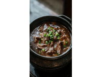 
冬日特色韶關(guān)乳源瑤族豬頭肉食譜：在家自制少數(shù)民族美味佳肴
