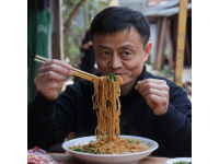 今日路過云南元江縣，在那里的小吃街，品嘗到了當(dāng)?shù)睾苡忻墓鶐煾得拙€