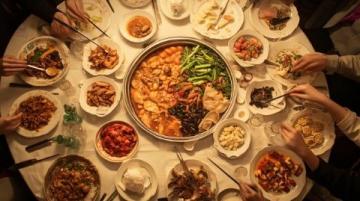 山東作為中國八大菜系之一——魯菜的發(fā)源地，飲食文化底蘊深厚，以咸鮮為主
