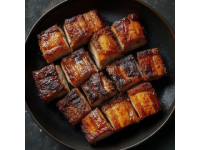 中式經(jīng)典：香煎五花肉，別名走油肉或燒白肉，風味獨特的美食體驗