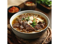 探索內(nèi)江必嘗九大美食之旅：牛肉面、油炸粑、鯰魚、兔子面、干燒魚、熗鍋面、羊肉湯、涼粉與花生酥的味蕾盛宴。