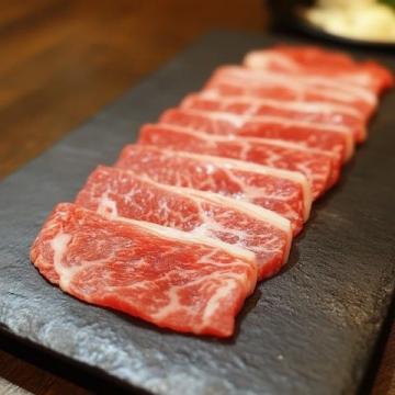 謝霆鋒品嘗意式零分熟牛排，引路人好奇：這與生牛肉究竟有何不同？