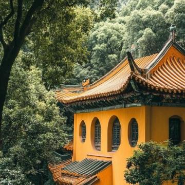 昆明旅游攻略:必去景點(diǎn)與特色美食指南