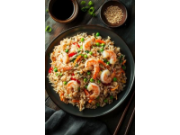 揚(yáng)州炒飯是一道具有悠久歷史的中國(guó)傳統(tǒng)美食