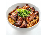 平?jīng)霰镜仫L(fēng)味：炒肉片拌白皮面