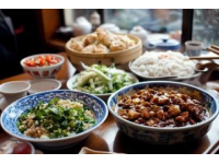武漢美食豐富多樣，以下是一些具有代表性的介紹