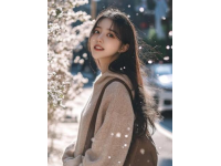 太原街拍時(shí)尚美女膚白貌美人比櫻花嬌