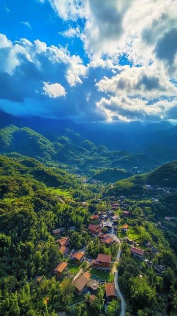 西充，一座隱匿于四川盆地東北部的小城，傳統(tǒng)的農(nóng)業(yè)小縣，經(jīng)濟、交通都不是太好