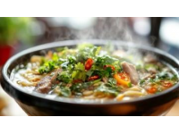 河南特色美食大盤點：燴面、胡辣湯、桶子雞，不容錯過！