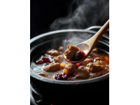 英德燉雞煲：探尋廣東清遠(yuǎn)傳統(tǒng)美食的滋補(bǔ)魅力