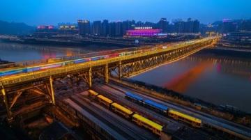 重慶四天三晚深度游攻略：避開人潮探索立體城市秘密