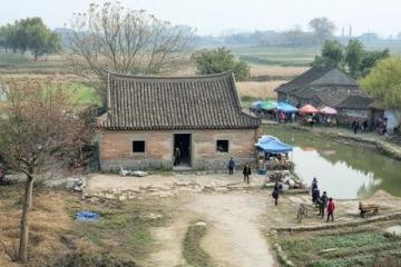 新市古鎮(zhèn)，古稱"仙潭"，始建于公元308年，位于湖州市德清縣