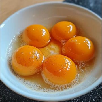 簡單創(chuàng)意雞蛋餅做法，美味又實惠，手把手教學(xué)