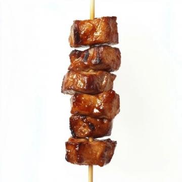 八種瘦肉經(jīng)典美味做法全揭秘：從鯽魚豆腐到烤肉串，一網(wǎng)打盡家庭聚餐必備！
