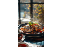 折耳根在川渝地區(qū)一直是人們喜愛的美食，雖然長(zhǎng)的奇怪，但味道獨(dú)特，有著涼血消